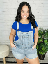 Dehnbare Jeans-Overall-Shorts mit hohem Bund